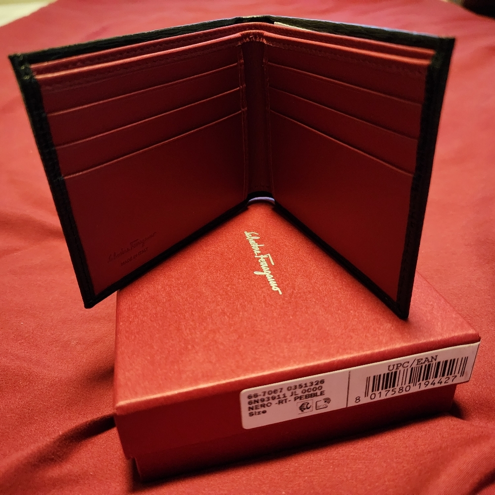 Salvatore Ferragamo Black Pebble men's wallet